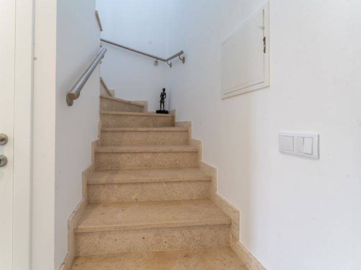 Image No.18-4 Bed House for sale