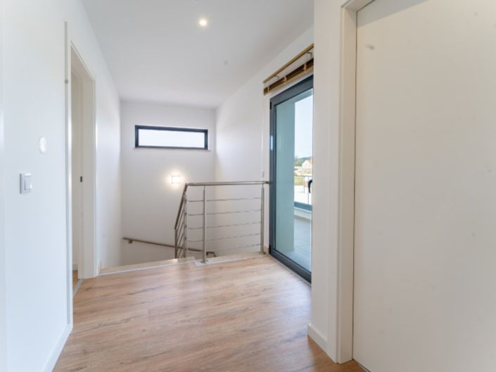 Image No.19-4 Bed House for sale