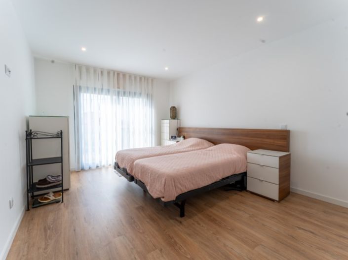 Image No.21-4 Bed House for sale