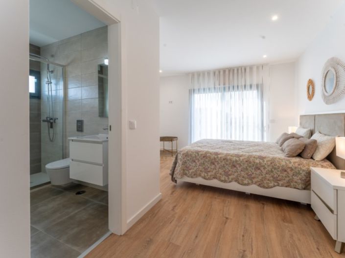 Image No.24-4 Bed House for sale