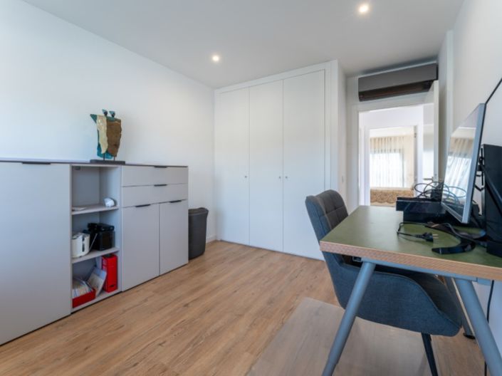 Image No.27-4 Bed House for sale