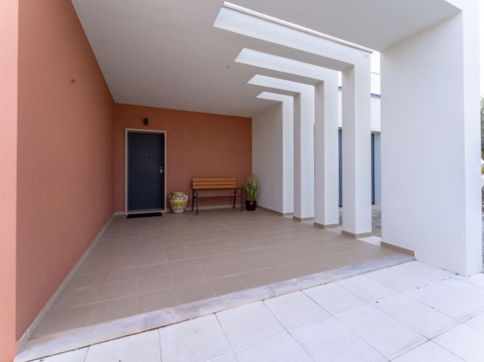 Image No.6-4 Bed House for sale