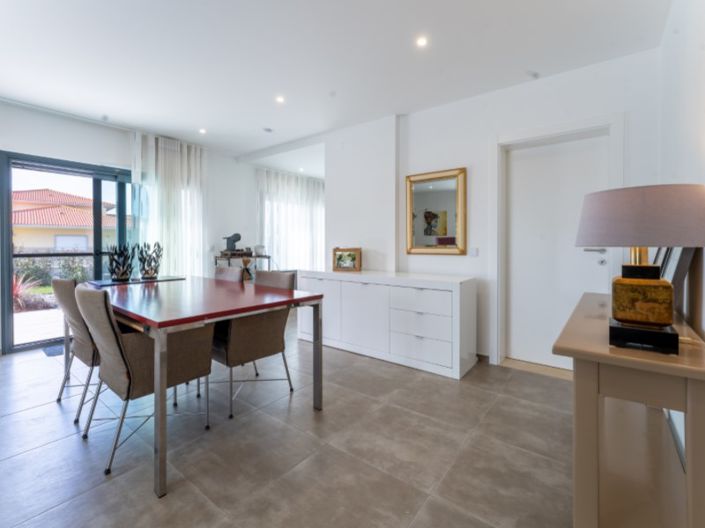 Image No.8-4 Bed House for sale