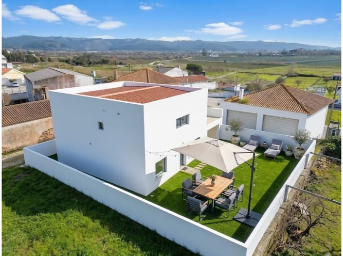 Image No.9-3 Bed House for sale