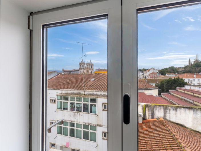 Image No.25-2 Bed Apartment for sale