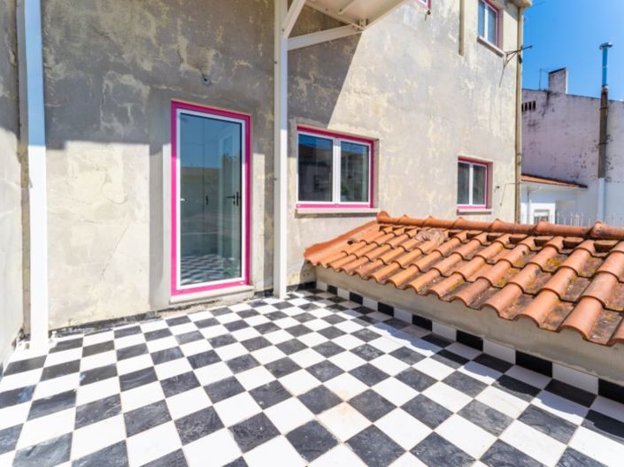 Image No.38-2 Bed Apartment for sale