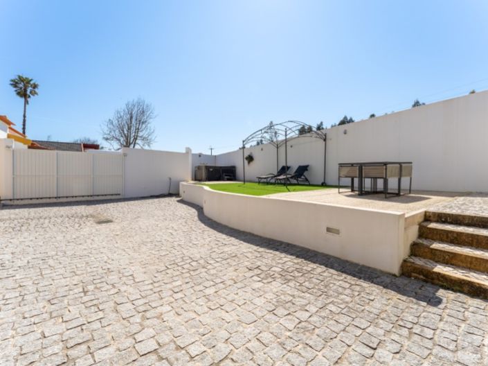 Image No.18-3 Bed House for sale