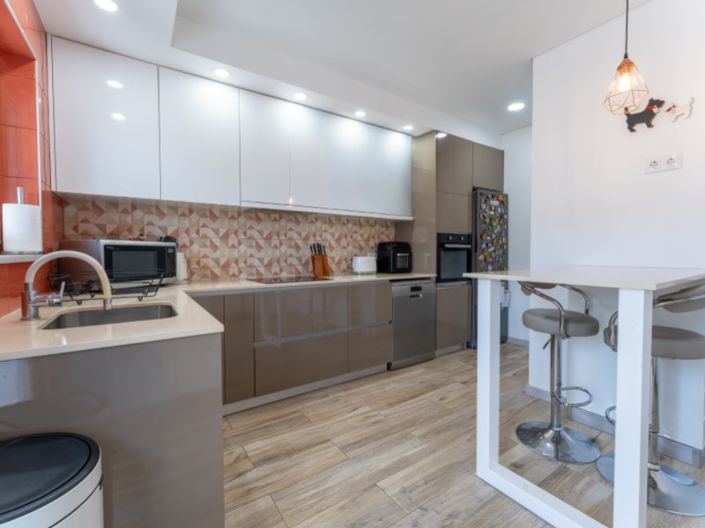 Image No.5-3 Bed House for sale