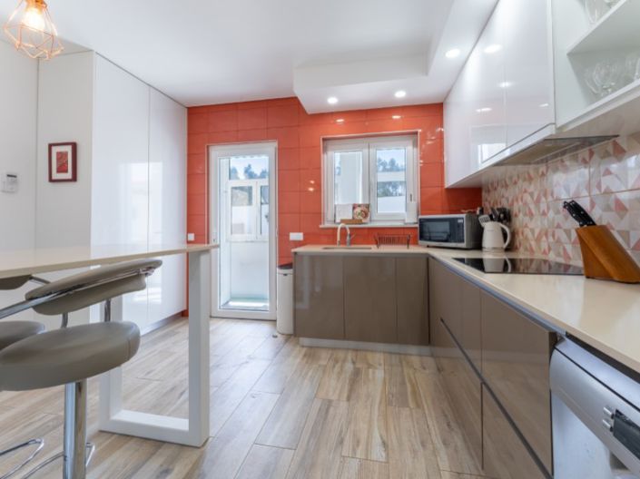 Image No.6-3 Bed House for sale