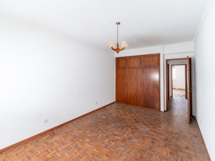 Image No.18-2 Bed Apartment for sale