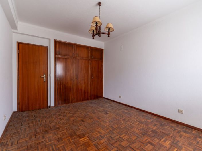 Image No.20-2 Bed Apartment for sale
