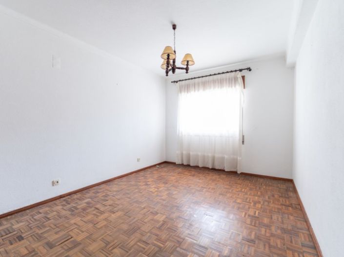 Image No.21-2 Bed Apartment for sale