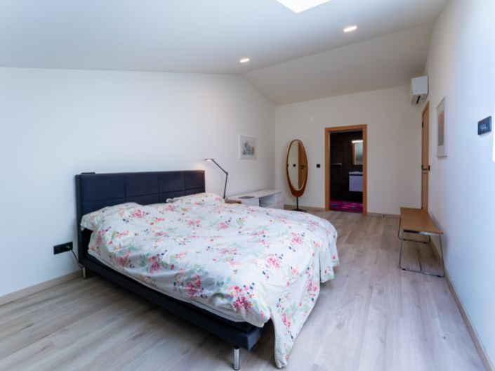 Image No.25-2 Bed House for sale