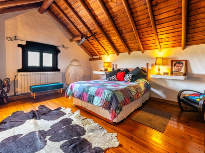 Image No.6-4 Bed House for sale