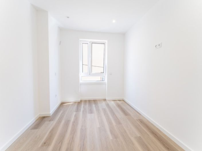 Image No.21-3 Bed Apartment for sale