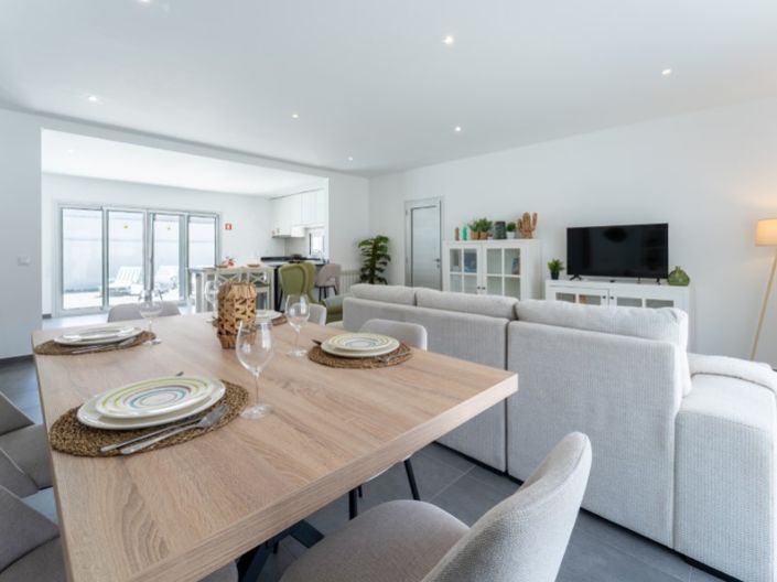 Image No.8-3 Bed House for sale