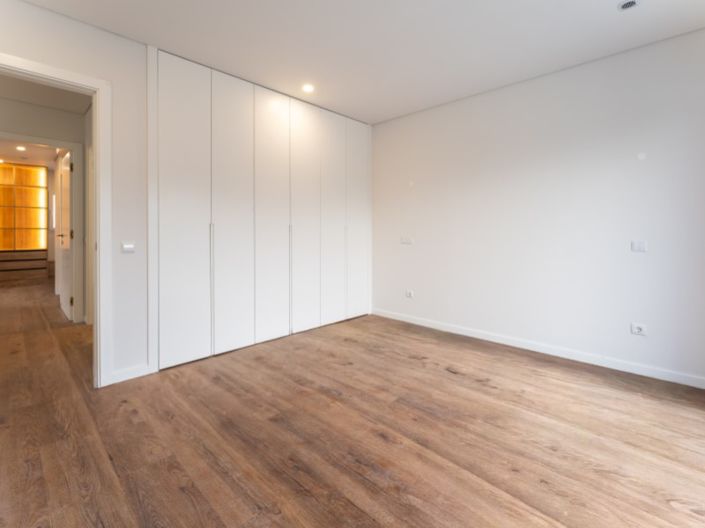 Image No.18-3 Bed House for sale