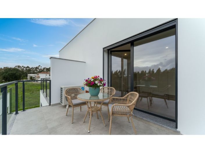 Image No.27-3 Bed House for sale
