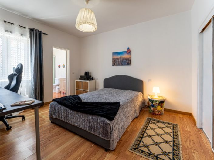 Image No.9-2 Bed House for sale