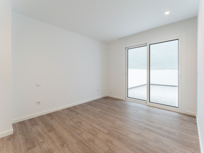Image No.20-2 Bed Apartment for sale