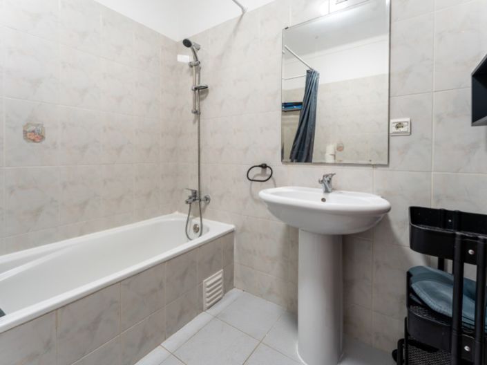 Image No.18-2 Bed House for sale