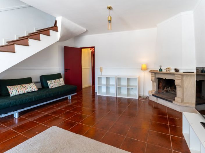 Image No.5-2 Bed House for sale