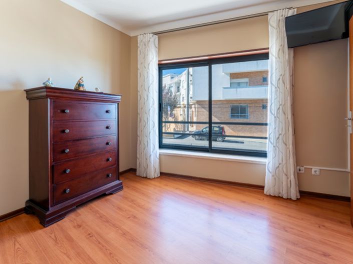 Image No.19-3 Bed Apartment for sale