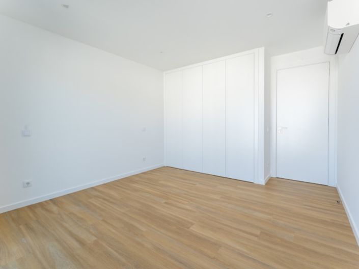 Image No.17-3 Bed Apartment for sale