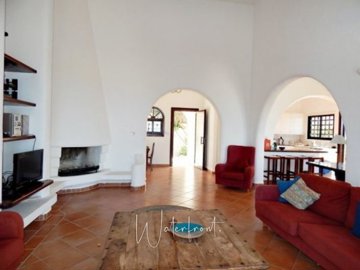 62015-5-bedroom-bungalow-with-panoramic-views