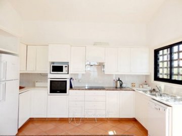 62016-5-bedroom-bungalow-with-panoramic-views