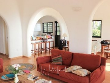 62017-5-bedroom-bungalow-with-panoramic-views