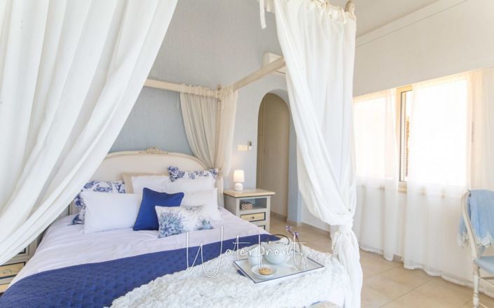 Image No.10-8 Bed Villa for sale