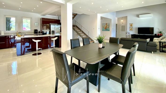 Image No.10-4 Bed Villa for sale