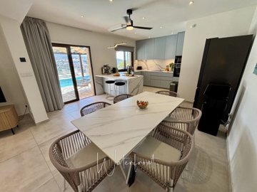 185153-detached-villa-for-sale-in-peyiafull