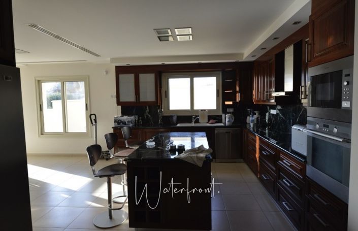 Image No.4-8 Bed Villa for sale
