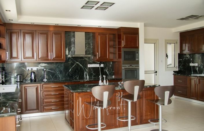 Image No.5-8 Bed Villa for sale