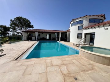 183245-detached-villa-for-sale-in-sea-caves-s