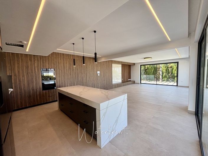 Image No.5-5 Bed Villa for sale