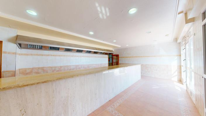 Image No.4-4 Bed Commercial for sale