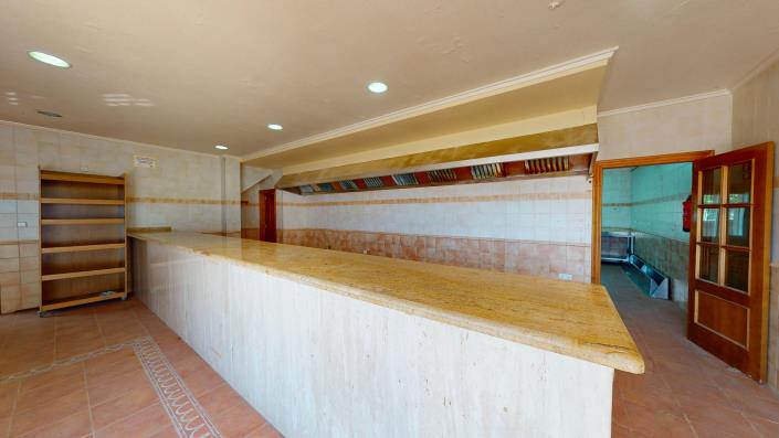 Image No.5-4 Bed Commercial for sale