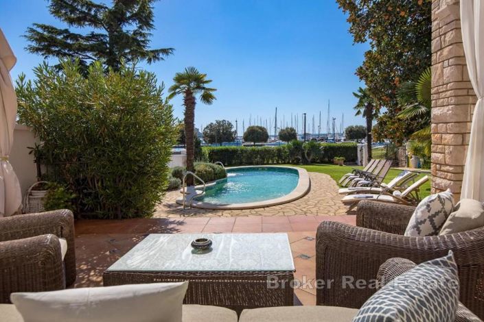 Image No.2-9 Bed Villa for sale