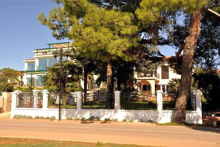 Image No.3-9 Bed Villa for sale