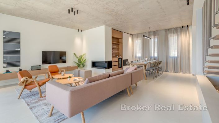 Image No.12-4 Bed Villa for sale