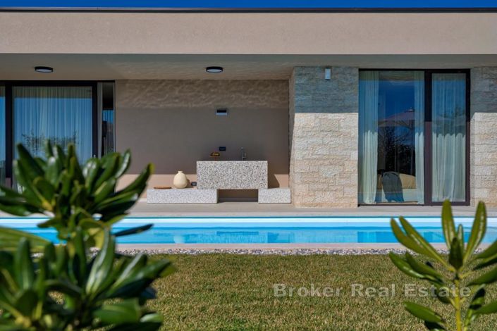 Image No.3-4 Bed Villa for sale