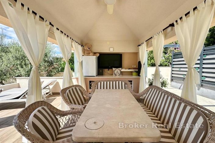 Image No.2-6 Bed Villa for sale