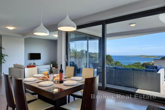 Image No.10-9 Bed Villa for sale