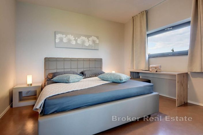 Image No.12-9 Bed Villa for sale