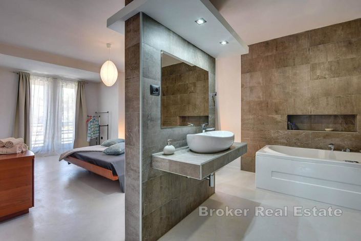 Image No.13-9 Bed Villa for sale