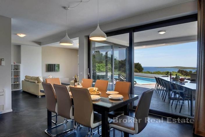 Image No.6-9 Bed Villa for sale