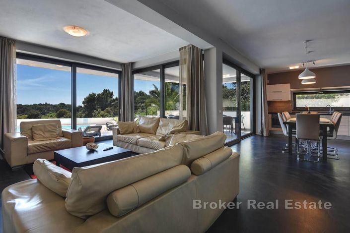 Image No.7-9 Bed Villa for sale